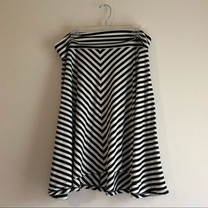 Avenue Plus Size Striped Skirt Size 14/16 ⚫️
